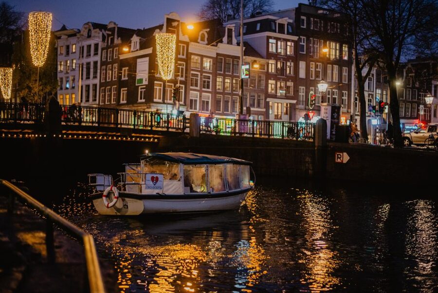 Amsterdam: Private Romantic Evening Boat Tour with Prosecco - The Amstel and Magere Brug