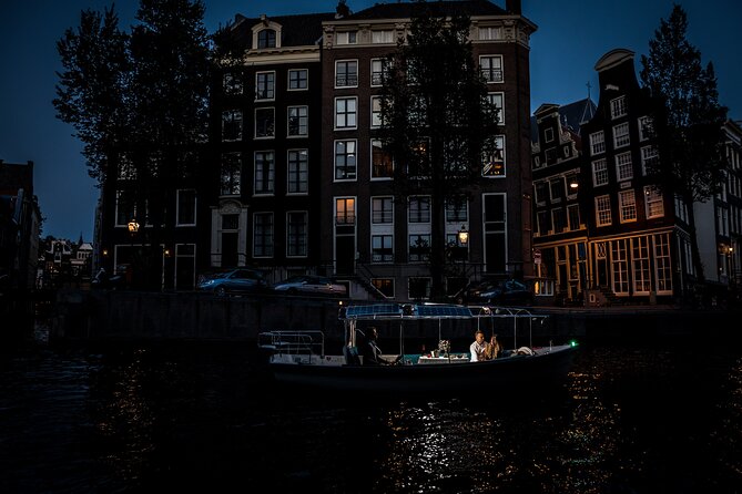 Amsterdam: Private Romantic Evening Canal Cruise + Bubbles/Snacks - What comes with the Prosecco