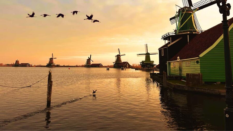 Amsterdam: Private Tour Giethoorn, Zaanse Schans Local Guide - Three hours among the windmills at Zaanse Schans