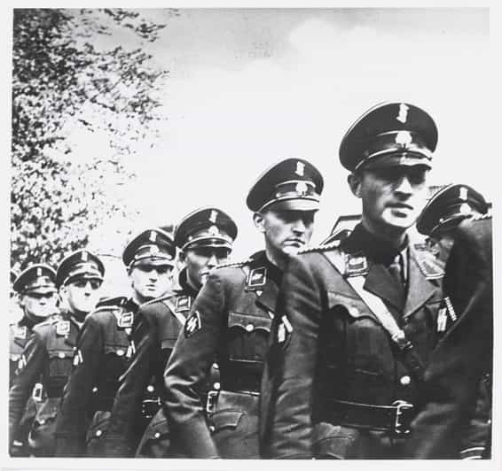 Amsterdam: Private World War Two History Walking Tour - Why this small walking tour feels different