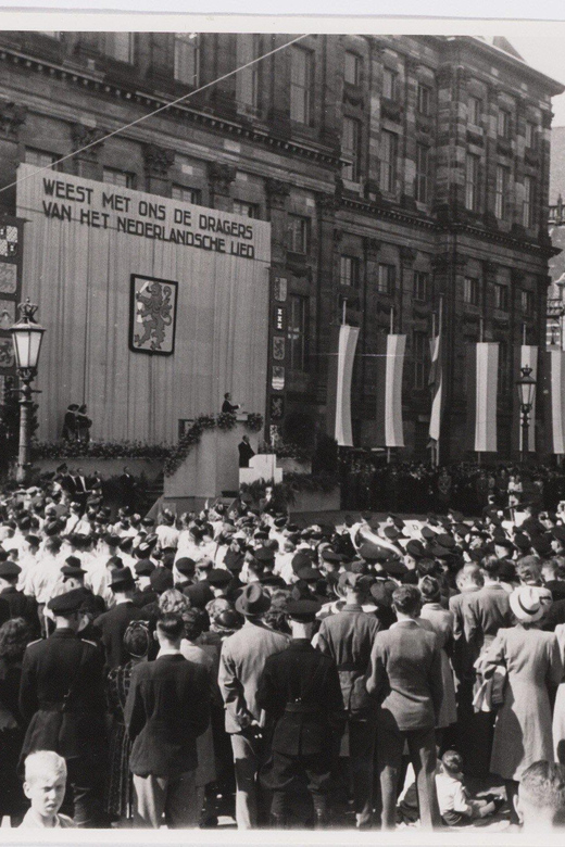 Amsterdam: Private World War Two History Walking Tour - A halfway break and an easy walking pace