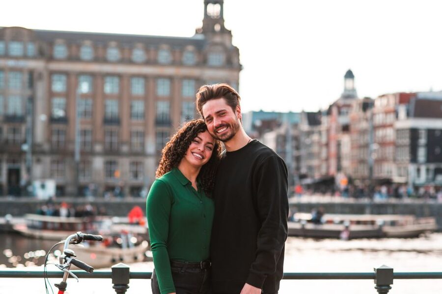 Amsterdam: Professional photoshoot at Centraal Station - Key points to know before booking