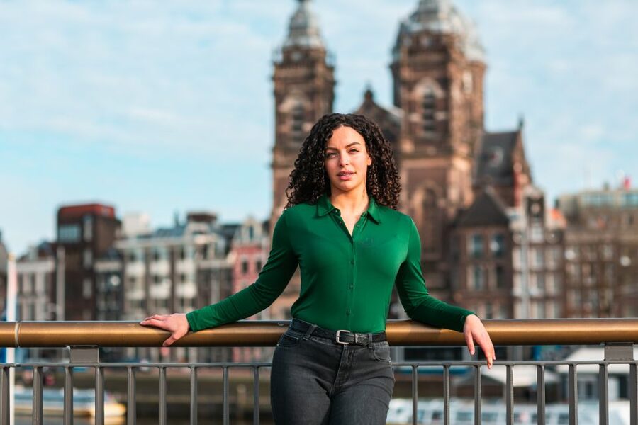 Amsterdam: Professional photoshoot at Centraal Station - What the 4.6 rating means for your decision