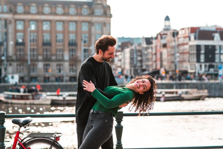 Amsterdam: Professional photoshoot at Centraal Station - Timing, punctuality, and practical planning