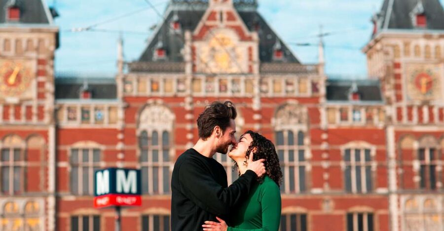 Amsterdam: Professional photoshoot at Centraal Station - Meeting at Stationsplein 42