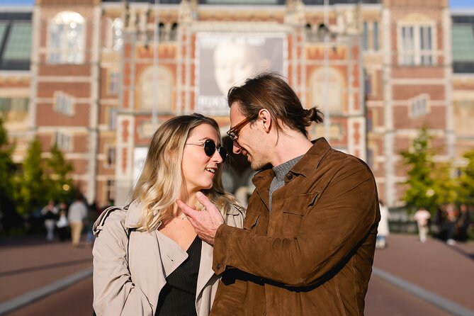 Amsterdam: Professional Rijksmuseum & Museumplein Photoshoot - A 30-minute photo session at Museumplein