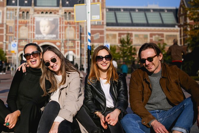 Amsterdam: Professional Rijksmuseum & Museumplein Photoshoot - Posing guidance for people who dislike posing