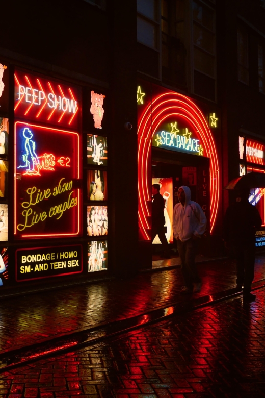Amsterdam: Red Light District and Coffeeshop Culture Tour - Why this two-hour walk is useful