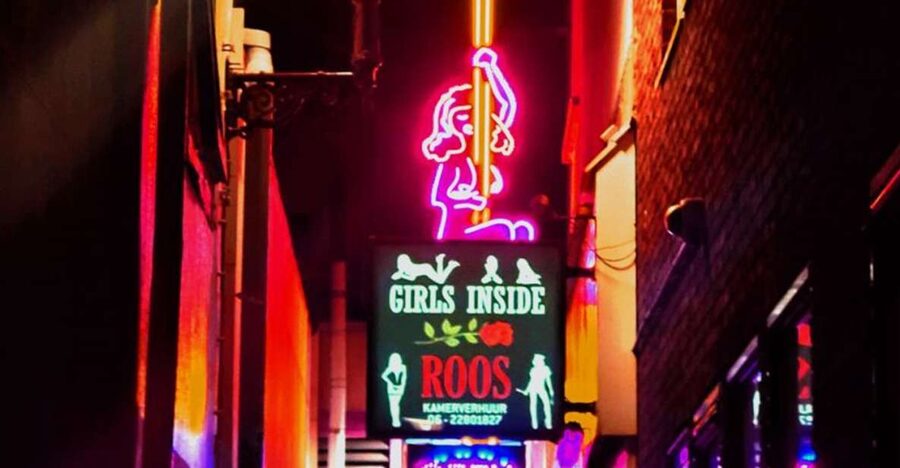 Amsterdam: Red Light District and Coffeeshop Culture Tour - Starting with Amsterdam’s oldest sights