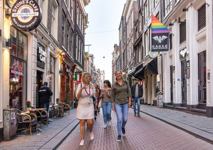 Amsterdam: Red Light District & City Tour German or English - Canal houses, Centraal Station, and Chinatown