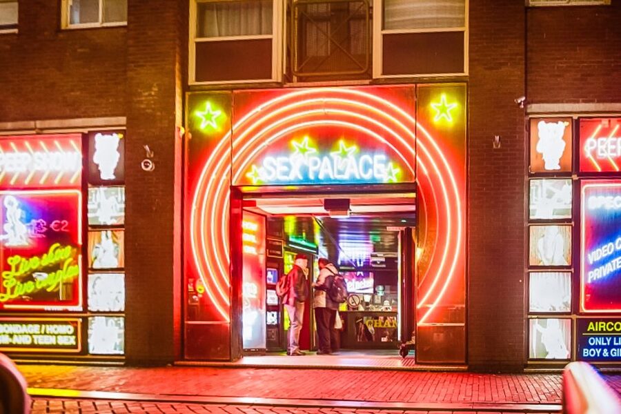 Amsterdam Red Light District & Coffee Shop Tour - Key points at a glance