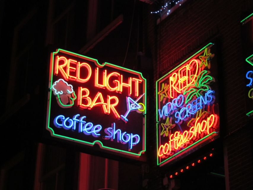 Amsterdam: Red Light District Exclusive Night Tour - Canals, old houses, and the narrowest street