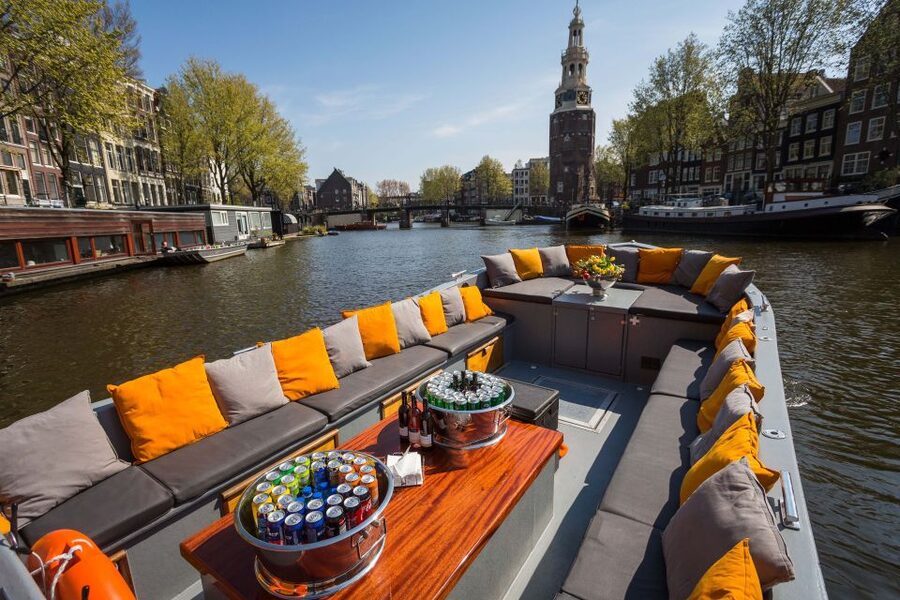 Amsterdam: Red-Light District Pub Crawl and Booze Boat Tour - Dress, age, and practical rules