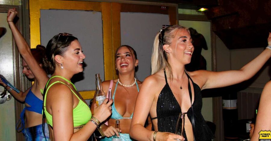 Amsterdam: Red Light District Pub Crawl with Unlimited Shots - What the Amsterdam pub crawl is really offering