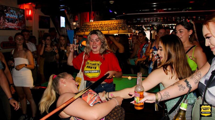 Amsterdam: Red Light District Pub Crawl with Unlimited Shots - Starting in the Red Light District or City Center