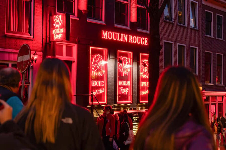 Amsterdam: Red Light District Tour in German/English/Italian - What this Amsterdam walk is really about