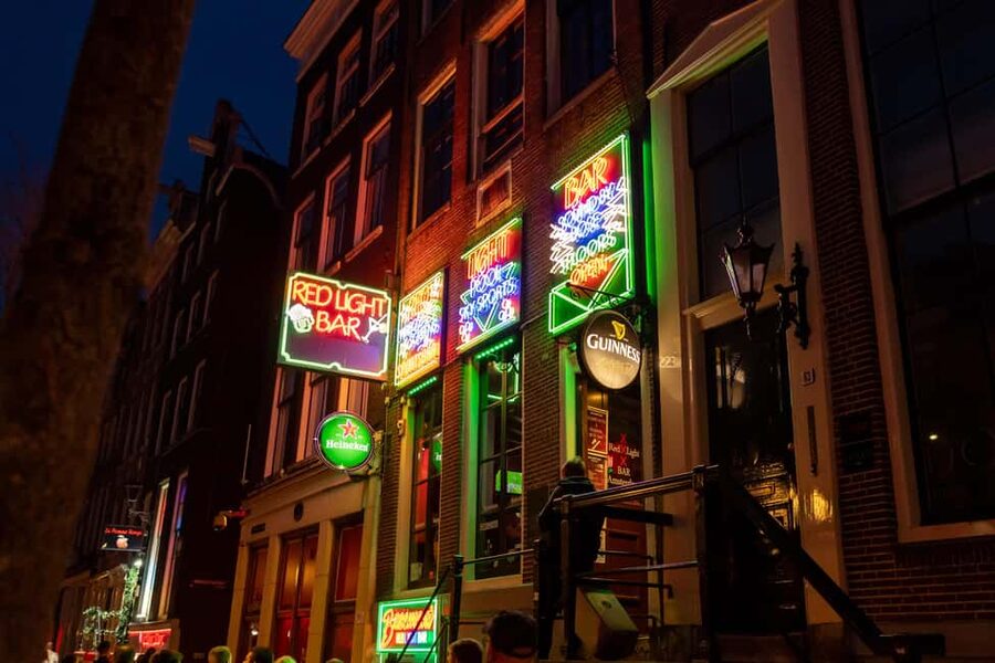 Amsterdam: Red Light District Tour in German/English/Italian - The Oude Kerk and the district’s central contradiction