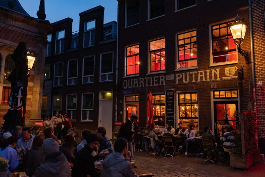 Amsterdam: Red Light District Tour in German/English/Italian - Warmoesstraat, the harbor, and the dancing houses