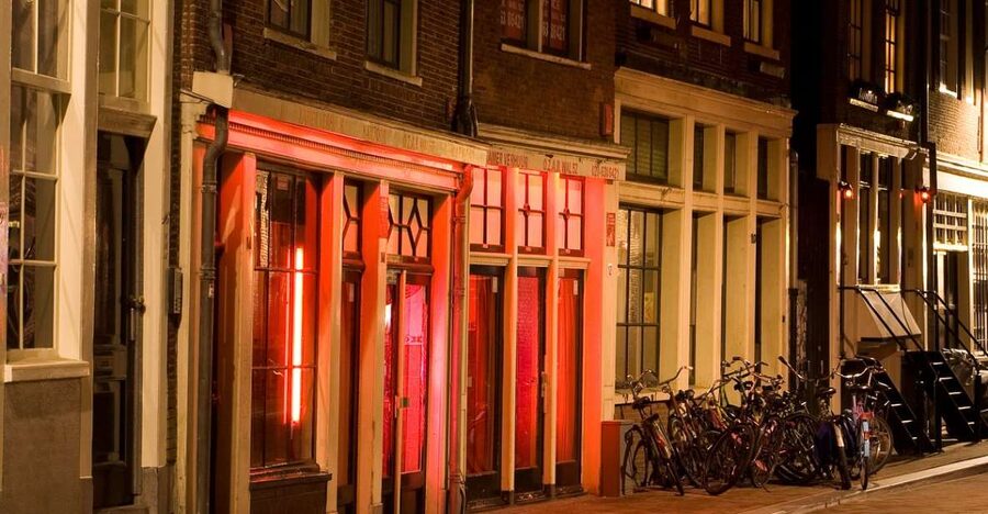 Amsterdam Red Light District tour with a local guide - The narrowest street and other small details