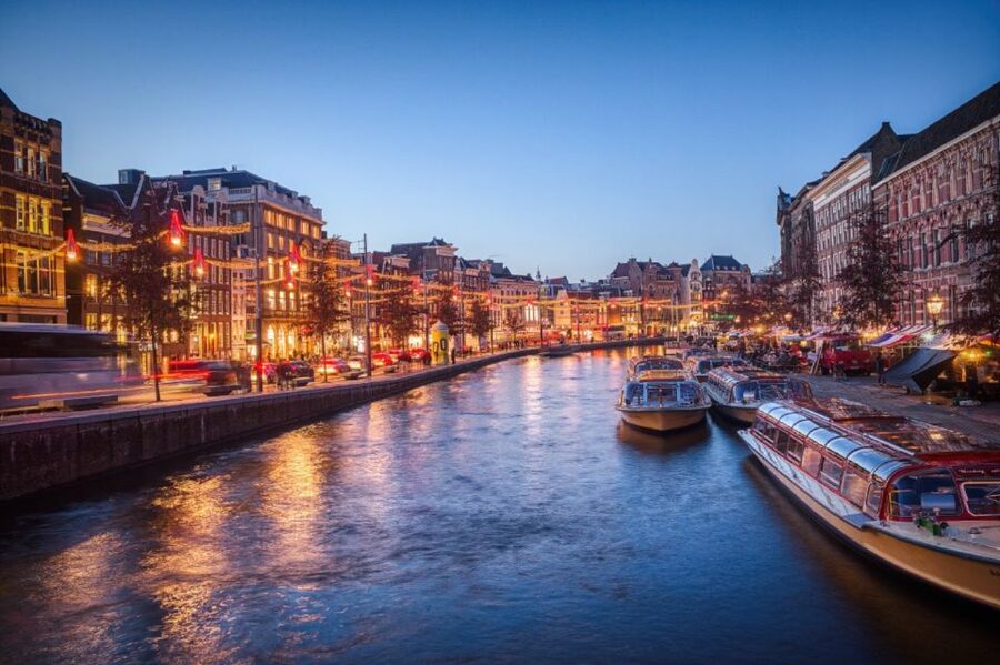 Amsterdam Red Light District tour with a local guide - Who should book this Red Light District walk?