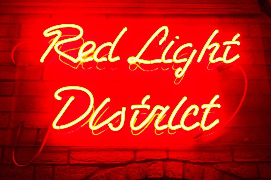 Amsterdam: Red Light District Walking Tour - Why this walk is more than a look at red curtains