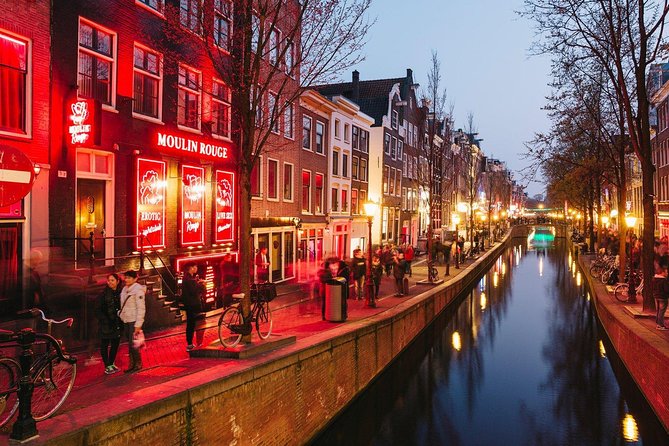Amsterdam Red Light District Walking Tour in EN/DE/IT/ES - Choosing the best time to go
