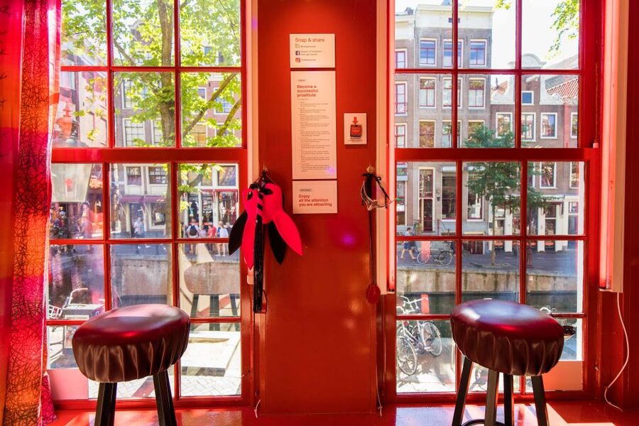 Amsterdam: Red Light Secrets Museum and 1-Hour Canal Cruise - A practical plan for using the ticket