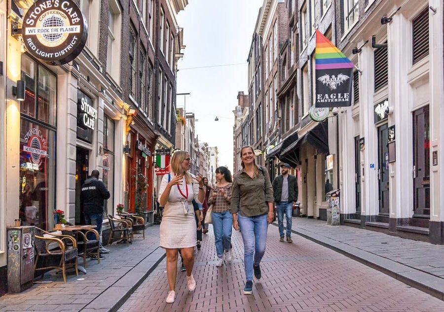 Amsterdam: Red Light Tour Exclusive + Peep Show - Dancing Houses and the canal-side city view