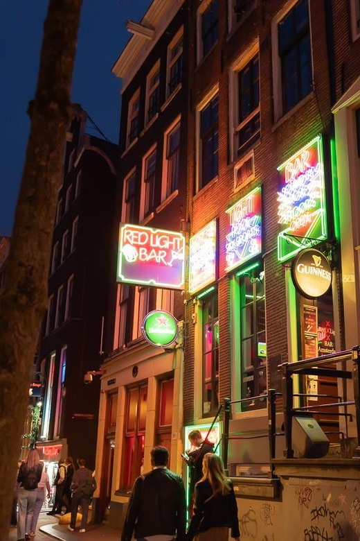 Amsterdam: Red Light Tour Exclusive + Peep Show - Meeting at the National Monument on Dam Square