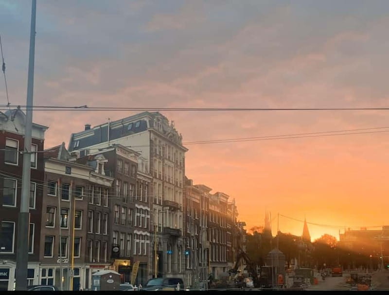 Amsterdam: Red light tour in German/English for groups of 4 people or more - A respectful way to see the district