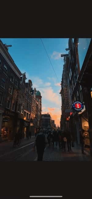 Amsterdam: Red light tour in German/English for groups of 4 people or more - Should you book the Amsterdam red light tour?