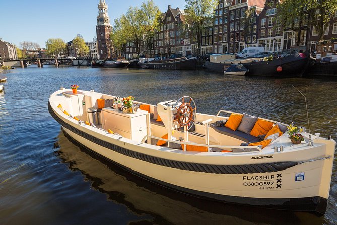 Amsterdam: Saloon Boat Cruise + Unlimited Drinks & Bite option - Drinks: useful option or possible distraction?