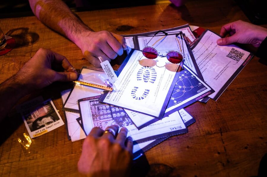 Amsterdam: Self-guided Red Light District Pub Crawl Mystery - Starting at Bierfabriek near Rokin