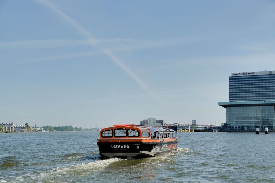 Amsterdam: Semi-Open Canal Boat Cruise - How crowded and comfortable is the boat?