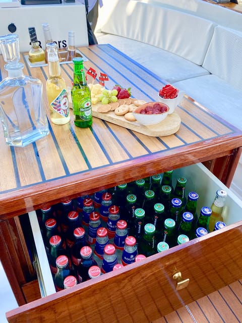 Amsterdam Small Group Canal Cruise inc Snacks/Drinks Winter - What happens during the two-hour cruise