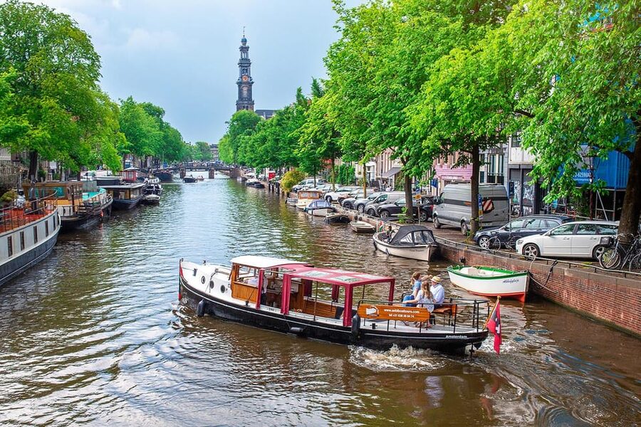 Amsterdam: Small-Group Canal Cruise incl. Drinks and Snacks - From the Amstel to the Magere Brug