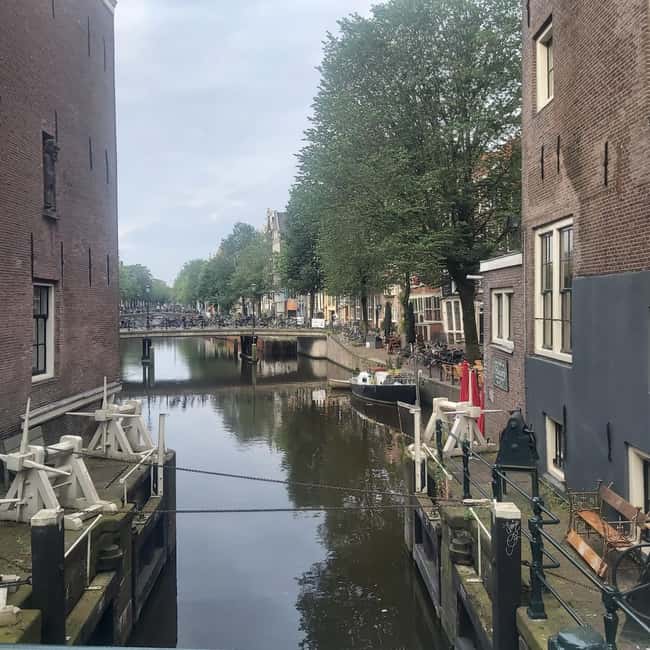 Amsterdam: Spanish Tour Unmasking the Redlight District - Oude Kerk, the district’s oldest building