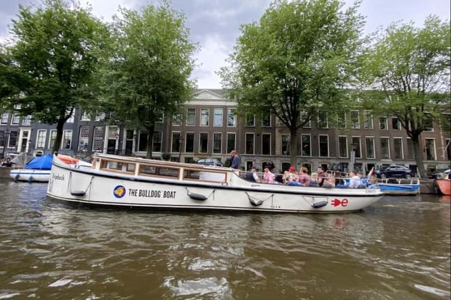 Amsterdam: The Bulldog Boat Smoke and Booze Cruise - What the Bulldog Boat actually offers