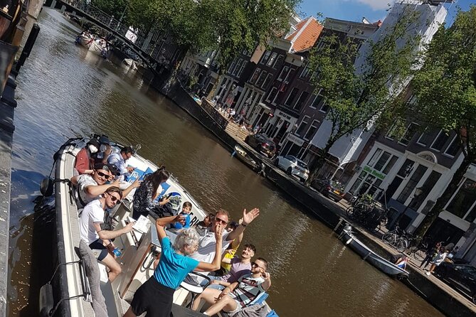 Amsterdam The Bulldog Boat Smoke Friendly Cruise + 2 drinks - Two drinks and a bring-your-own setup