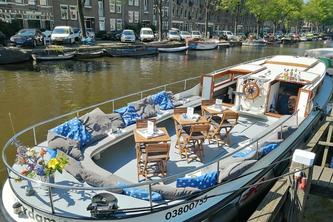 Amsterdam The Bulldog Boat Smoke Friendly Cruise + 2 drinks - Blankets, weather, and the open-water reality