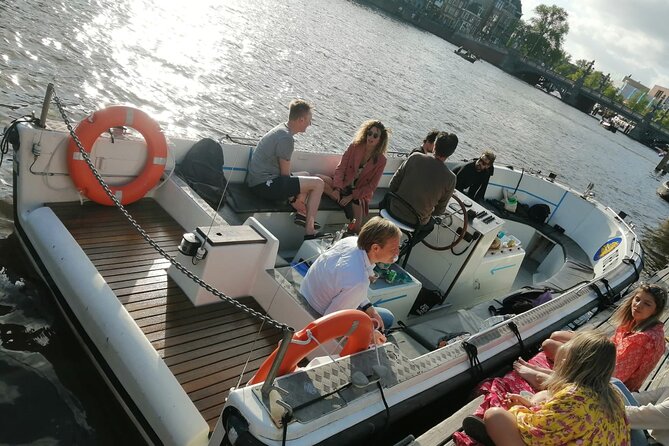 Amsterdam The Bulldog Boat Smoke Friendly Cruise + 2 drinks - Meeting point details that deserve care