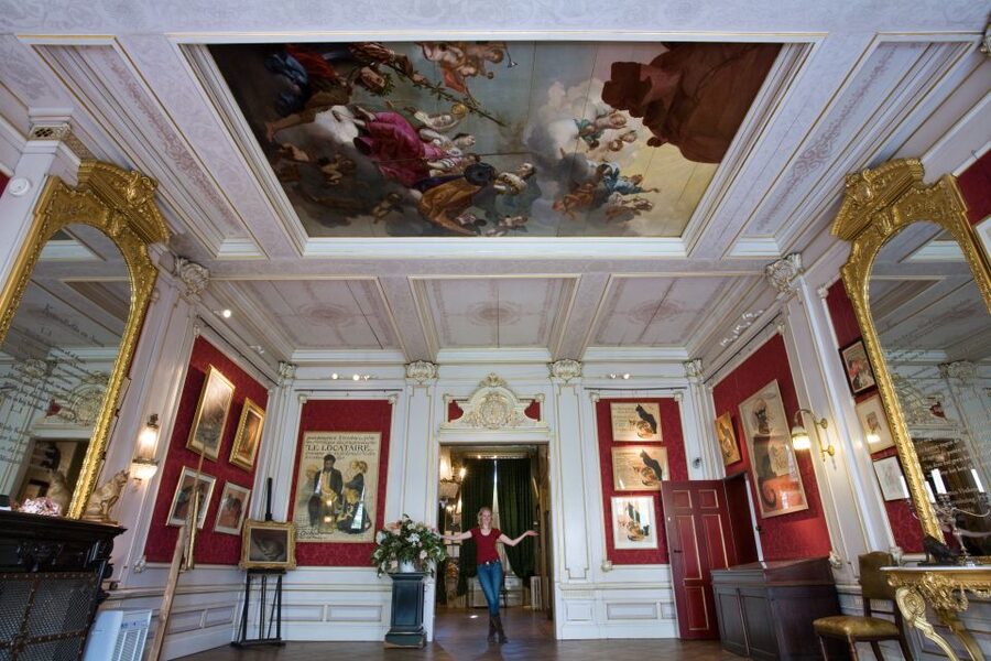 Amsterdam: The Kattenkabinet Cat Museum Entry Ticket - The story of Bob Meijer and his cat