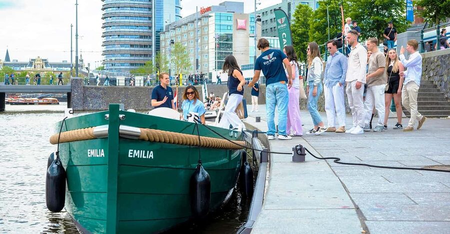 Amsterdam: The Newest Canal Cruise with Drink Option - Starting beside Amsterdam Central Station