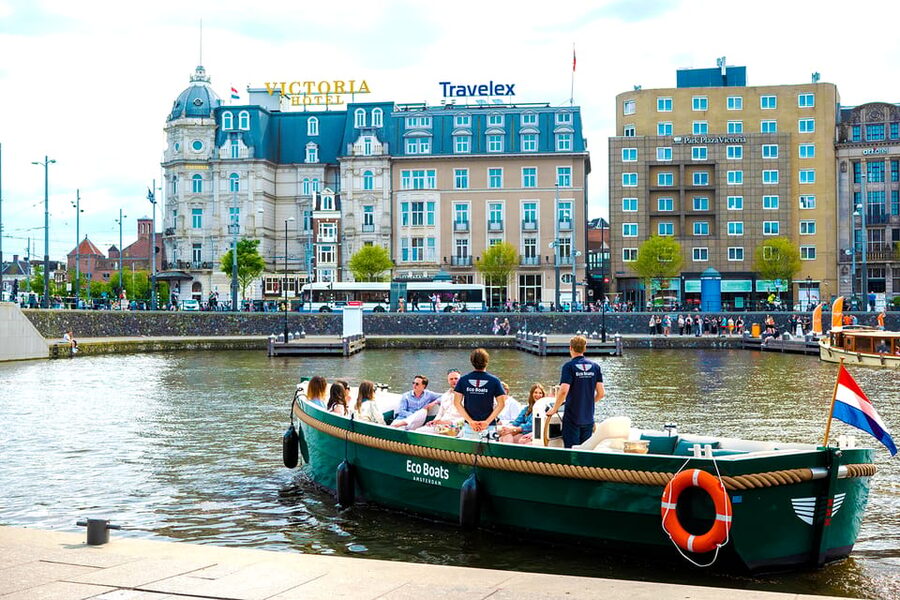 Amsterdam: The Newest Canal Cruise with Drink Option - Choosing the guide and language setup