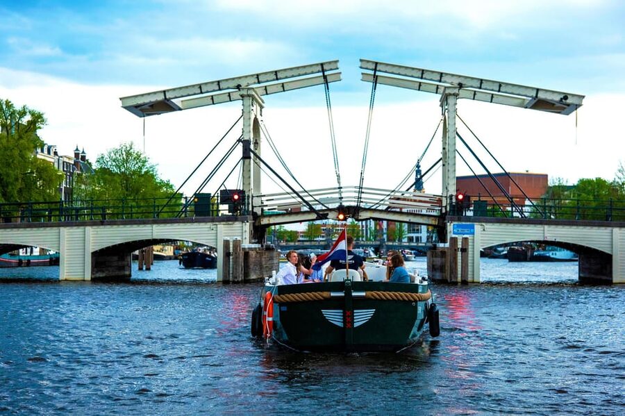 Amsterdam: The Newest Canal Cruise with Drink Option - The canal belt from a lower, slower angle
