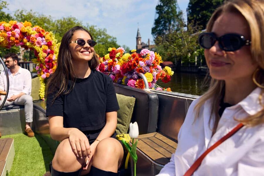 Amsterdam: The Original Flower Boat with Local Guide and Bar - Herengracht: twenty minutes of canal scenery