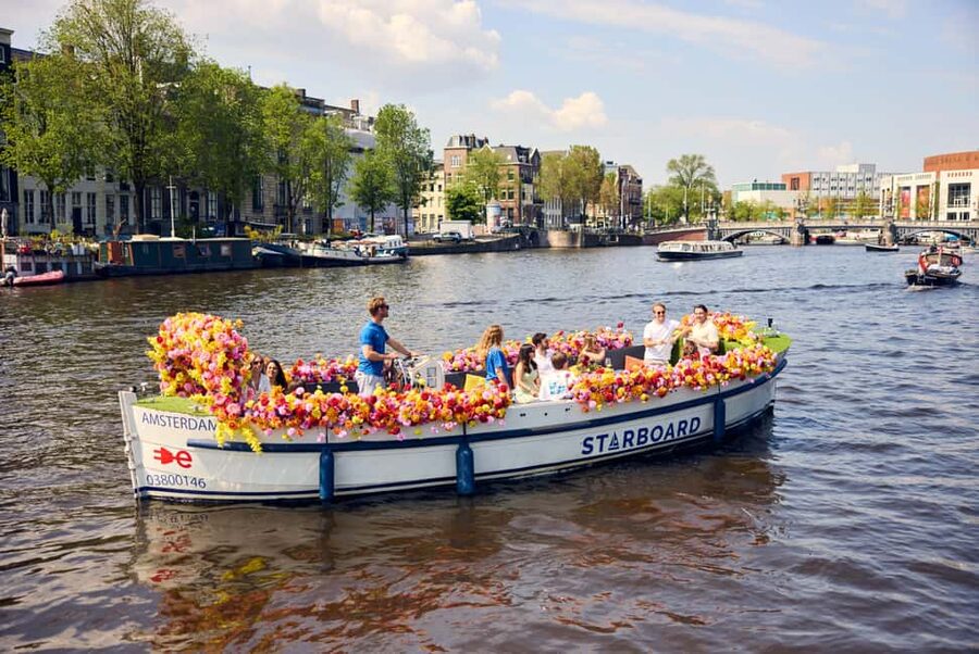 Amsterdam: The Original Flower Boat with Local Guide and Bar - The Skinny Bridge and Prinsengracht