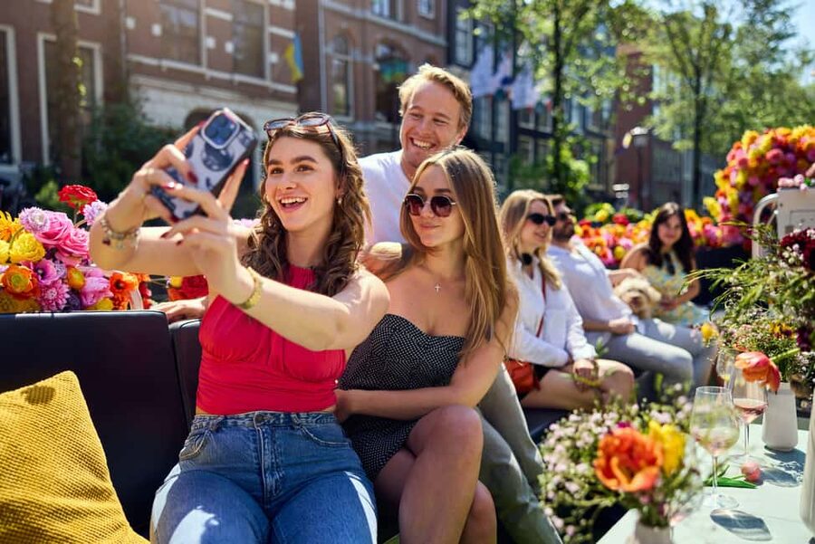 Amsterdam: The Original Flower Boat with Local Guide and Bar - The bar, the guide, and the overall mood