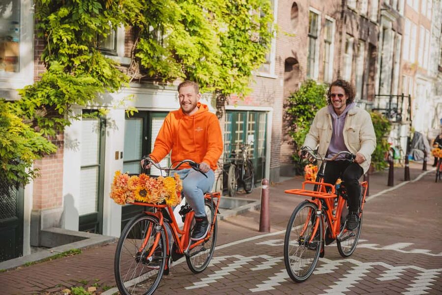 Amsterdam: Top Highlights Guided Bike Tour EN/DE/ES/FR/IT/CN - The Jordaan, where canals meet narrow streets