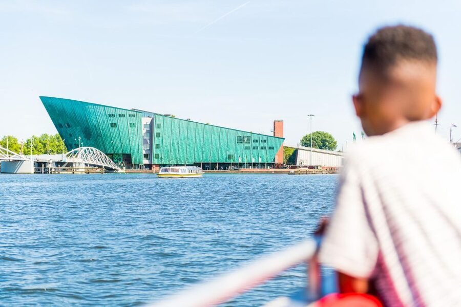 Amsterdam: Traditional Canal Cruise with Bar on Board - A warm seat on Amsterdam’s waterways